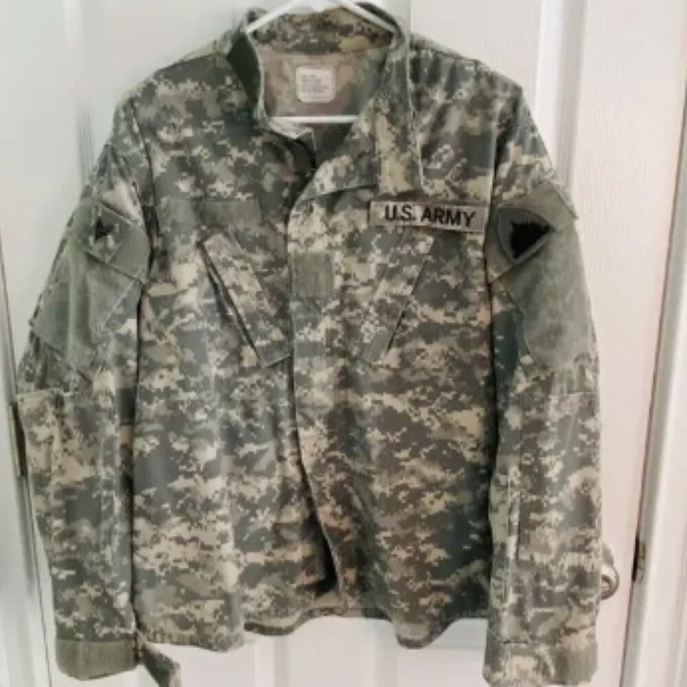 Military Combat Coat Size Large ACU Army Digital Camo Short Jacket Multicam